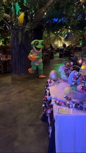 Breakfast with the Easter Bunny is back at your nearest Rainforest Cafe! 🐰 Enjoy a delicious breakfast, pictures with Easter Bunny, goodie bags, and an exclusive retail discount!⁣⁣⁣ | Rainforest Cafe