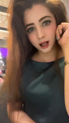 2 April 2026Simple Glitter Eye Shadow Look | Makeup Clip