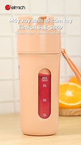 Sinh tố mỗi ngày với Máy xay sinh tố cầm tay Elmich BLE-3889 👉Đặt mua tại: https://shop.elmich.vn/may-xay-sinh-to-cam-tay-mini-cao-cap-elmich-ble-3889 Trong thời điểm giao mùa, còn gì tuyệt vời hơn khi được thưởng thức một ly sinh tố cung cấp đầy đủ vitamin và khoáng chất cho cơ thể thêm khoẻ mạnh. Với Máy xay sinh tố cầm tay Elmich BLE-3889, bạn có thể dễ dàng tự tay chế biến và thưởng thức những ly sinh tố thơm ngon bất cứ lúc nào và ở bất cứ nơi đâu: ⚡ Công suất 55W cao vượt trội so với nhữn