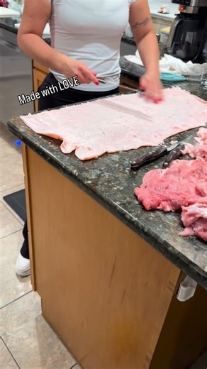 Watching my beautiful bride and my mother-in-law prepare lechona is more than cooking — it’s tradition, patience, and love all wrapped into one dish. 🇨🇴✨ A true Colombian New Year’s favorite that takes time, teamwork, and heart… and every bite is worth it. This is how memories are made — slow, flavorful, and full of love. ❤️🐖🔥 #Lechona #ColombianTradition #NewYearsEve #FamilyTradition #MadeWithLove ColombianFood FoodWithHeart HolidayFlavors CocinaColombiana FamilyTime LoveOnTheTable 💛🍽️🇨�