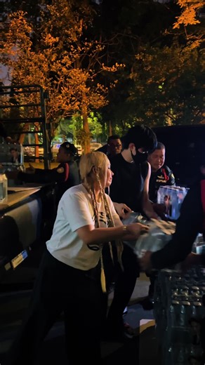 🇹🇭Su Su ka💪🙏difficult times We want to be a part of helping. Provide relief to people who are more or less affected by disasters, hospitals, places where buildings collapse. See you at various shelters. c2 will always be beside you. Thank you brother @m1keangelo for always help me support me to help people 🙏 @c2bycdrink #น้ำดื่มที่ใสสะอาดแบบc2 #แผ่นดินไหว #bangkokearthquake