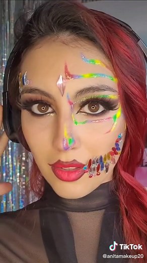 Tutorial? #CapCut #halloween #calavera #peliroja #makeup #gemas #cosplay #neon