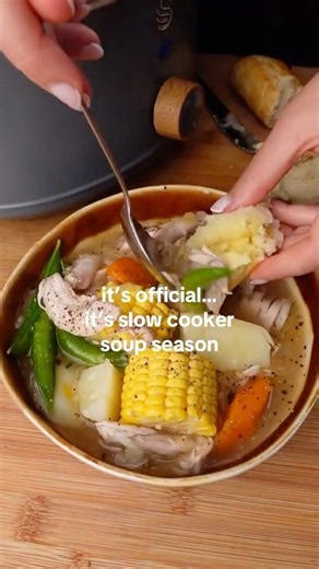 Slow cooker hearty chicken soup 🐔#soup #slowcooker #chicken