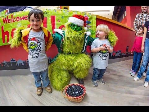 Holiday Smiles and Yuletide Fun at the Library 🎄