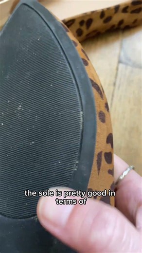 These $20 flats just solved my entire fall wardrobe crisis.