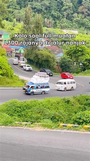 Kalo soal full muatanL300 rajanya di jalur nanjak #viralvideo #automobile #l300 #shortvideo #fyp
