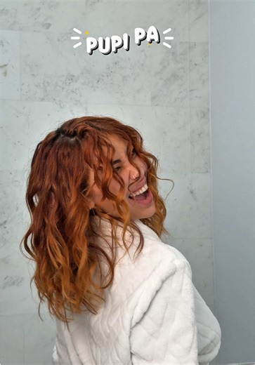 Mai am până să ajung la varianta finală a părului meu creț, i know, dar progresul se vede deja and I LOVE IT. Azi am incercat @Garnier France Fructis - Curls Method pentru prima data si va spun cat pot de sincer ca parul era extrem de hidratat la final, ceea ce caut foarte mult. Produsele sunt fara sulfati, alcool sau silicon si de acum exista si spray-ul hidratant din gamă. Perfect pentru definirea buclelor atât în ziua spălării, cât și pentru reactivarea buclelor între spălări. Enjoy ✨👩🏽‍🦱 