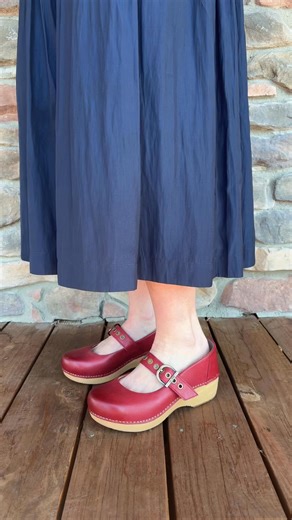 The Dansko XP 2.0 Mary Jane Clog–a little pop of red for your closet this Valentine’s Day ❤️ #dansko #valentinesday #ladiesfootwear #hillsshoes #familybusiness #canavirginia | Hill's Shoes