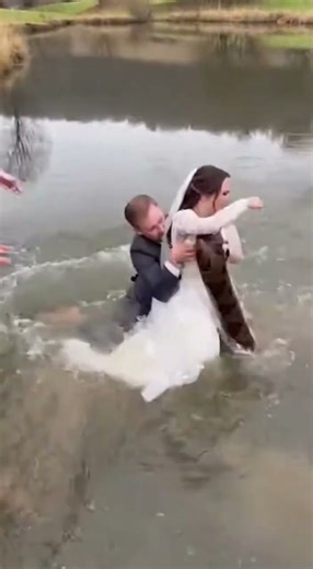 Snake Crashes Beach Wedding! Bride's Shock Moment Caught On Camera #wedding #snake #beach