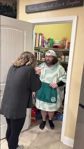 SML Elaina PRANKED me with GLITTER 😭 #sml #prank ‪@elainakeyeschannel‬