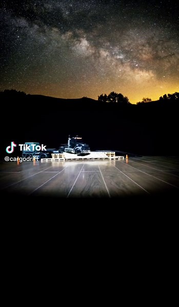 Drift truck doing skateboard stuff #cargodrift #rcdrift #rc #rcdrifting #drifttruck #truckboarding #mackgranite #truck #usdm #semi #semitruck #macktruck #semitruckdrifting