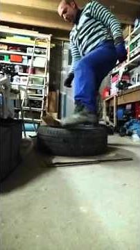 Démontage d'un pneu en 2mn sans machine