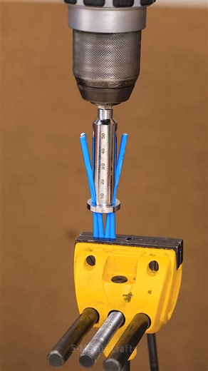 194K views · 424 reactions | Seamlessly connect your cables using these hacks! #cable #hack #connection #tricks | 5-Minute Crafts Men | Facebook