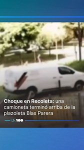 44K views · 19 reactions |  El vehículo, una Citroën Jumpy de la flota de un hotel, se subió a la zona parquizada luego de que el conductor perdiera el control.  El hombre, de 40 años, fue asistido por el SAME y trasladado al hospital Rivadavia por mareos, con diagnóstico de latigazo cervical y ataque de pánico. | La 100 FM | Facebook