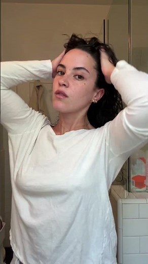 Soft, Hydrated Waves with Hairdresser's Invisible Oil Primer