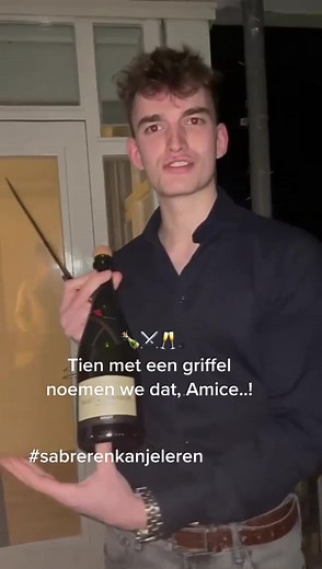 Tien met een griffel voor deze Amice..! 🍾⚔️🥂🚀 #sabrerenkanjeleren #sabrage #fyp #fypシ #champagne #amice #voorjou #sabreren #fypage #sante #viral