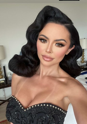 Vintage Glamour Photoshoot: 1950s Pinup Style