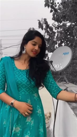 184K views · 27K reactions | Tim hi ho jispe …….#90s #retrostyle #instagram #fashion#reeitfeelit #facebook #jhankar#love90 #love | poem ki poetry | Facebook