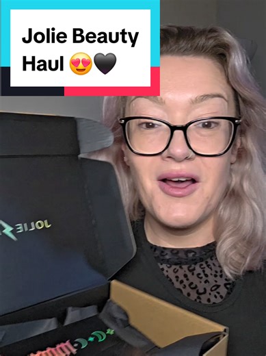 Stunning Alt Makeup Looks with Jolie Beauty