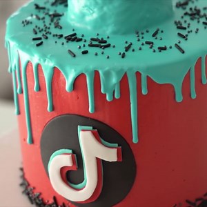 1.3M views · 9.8K reactions | TikTok DRIP Cake! | The Icing Artist | Facebook