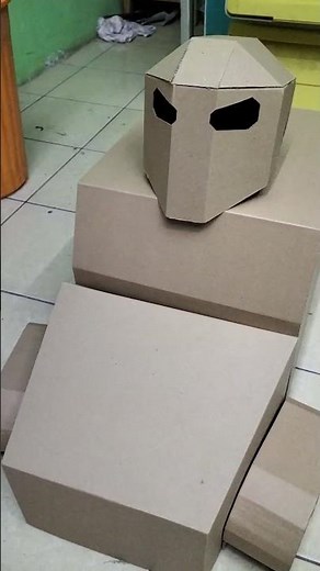 Here it is, guys, the process of making an Optimus Prime costume from cardboard toys.