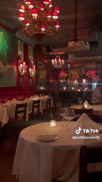 Live Piano Music with Restaurant Atmosphere