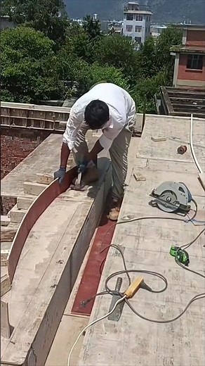 The construction process of the curved floor formwork #carpentry #housebuilding#shorts
