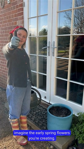 Did you know planting bulbs can help save our bees, beetles and butterflies? 🌱 By planting them now, you're creating vital food for them when they wake up in early spring! Take on the task here: https://bit.ly/3K7XMyS | RSPCA (England & Wales)