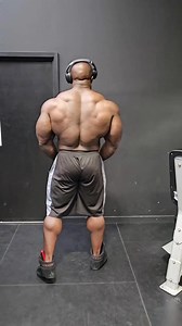 34K views · 783 reactions | Samson Dauda 330-LBS 16 Weeks Out For Competition  #samsondauda #330lbs #backposing #bodybuilding #Posing #back #gym #fitness #workout #viral #shortsviral #ytshort #short | Rm Fitness | Facebook