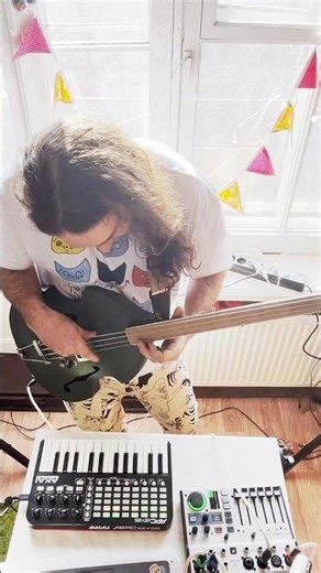 Fretless bass solo | Vintage 70s Cremona