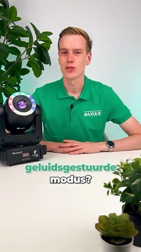 How does a light effect with sound-controlled mode work?