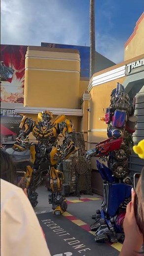 Roll out! Meeting Optimus Prime and Bumblebee at Universal Studios Hollywood #transformers #shorts
