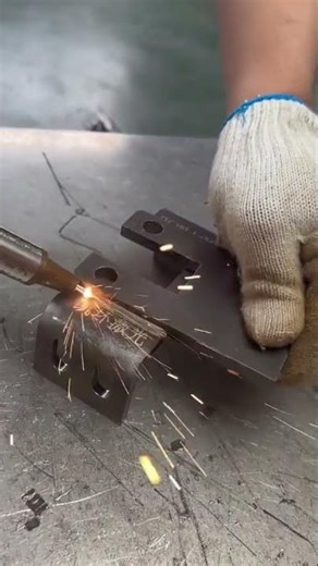 Fiber Laser Welding for Iron Pipes and Plates #weldinglife #metalwelding