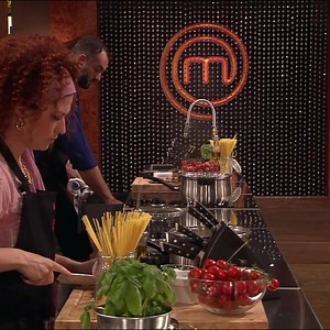 2.4M views · 10K reactions | 掠 Ecco il PRESSURE TEST più STRESSANTE che vedrete nella vostra vita!!! La prova sembra facile... ma non lo è affatto!!! | MasterChef Italia | Facebook