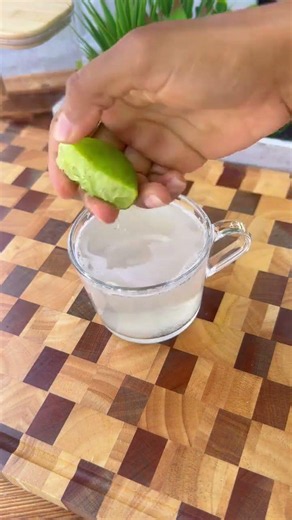 MIX UNFLAVORED GELATIN AND LEMON