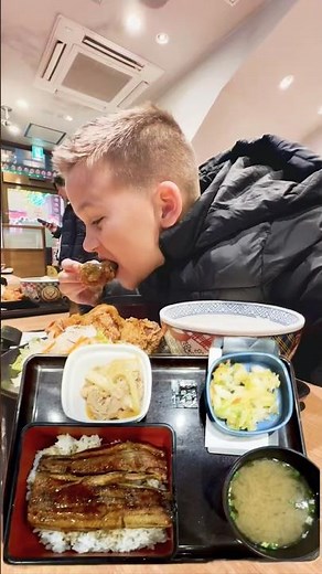 Trying Yoshinoya in Tokyo, Japan!