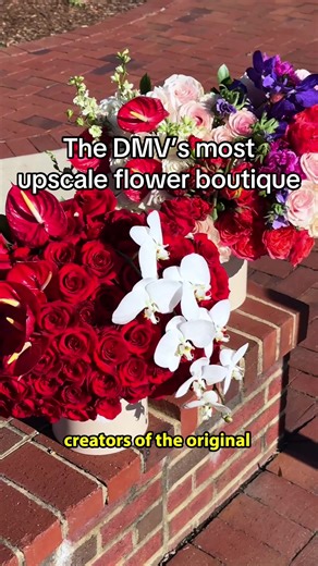 💐 I just got the most beautiful flowers I've ever seen from Farida Floral — the DMV's most upscale flower boutique. Farida Floral just opened their new fulfillment center in Fairfax, VA. Open to the public for pickup and in-person shopping by appointment. Call ahead for availability or order online in advance to reserve your arrangement. What they offer: 📦 Signature Luxury Flower Boxes (as small as 1 flower and up) 💍 The Surprise Experience: they'll set up a floral surprise at any location yo