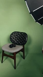 Softboxes and powerful lamps to sculpt the perfect scene.