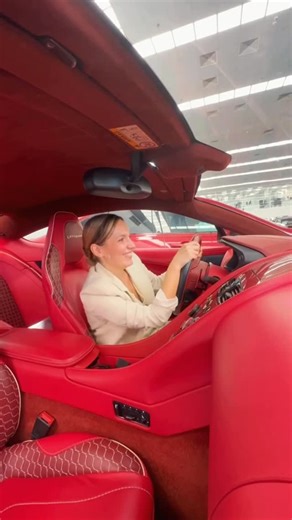 VOLNA 103.2 FM | UAE on Instagram: "Лучший подарок к праздникам — новый автомобиль 🚗 Загляните в @theelitecarsshowroom и уезжайте домой на машине своей мечты — для себя или для любимого человека ❤️ Гарантия, трейд-ин и гибкие варианты финансирования доступны. 📞 800-35483-2277"