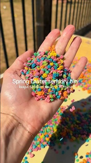 simple spring/easter sensory bin for toddlers #sensoryplay #sensorybin #toddleractivities