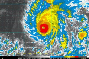 For the first time in nearly 26 years, the island of Oahu (and Honolulu) are under a hurricane warning as 145 MPH Cat. 4 Hurricane #Lane moves NW towards Hawaii. The most signifcant impact based on the latest forecast: heavy rain with the risk of flash flooding and landslides. | Mike Seidel