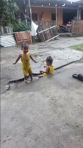 SHAFA SHIFA sedang live sekarang!