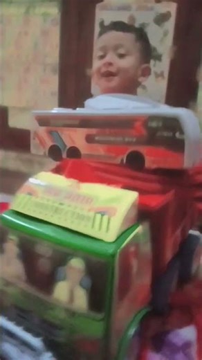 Sekali kali buat video mainan nya adek ku iya kan
