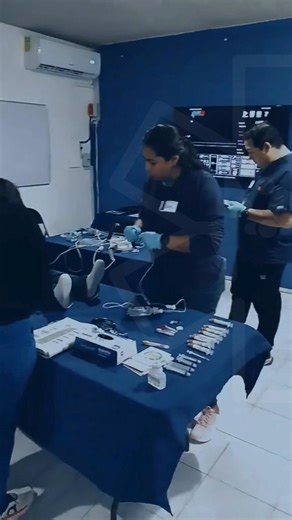 🎉 ¡Felicidades a los Nuevos Proveedores ACLS! 🎉 Queremos extender nuestras más sinceras felicitaciones a todos los profesionales de la salud que completaron exitosamente el curso Advanced Cardiovascular Life Support (ACLS). 👩‍⚕️👨‍⚕️❤️‍🔥 ✨ ¡Ahora son oficialmente Proveedores ACLS avalados por la American Heart Association (AHA)! ✨ Este es un logro enorme 🙌 que refleja su compromiso con la excelencia, su dedicación al aprendizaje continuo y su capacidad para brindar atención avanzada en situ