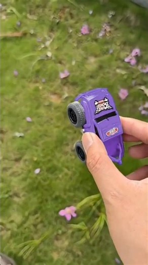 Violet remote control car races cliamb fast test rc 🚙⚡#shorts #rccars