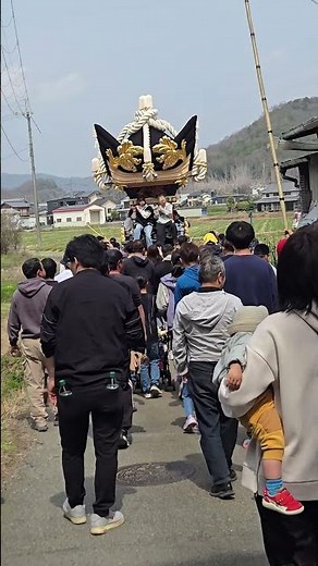 ●春を呼ぶ、北条 住吉神社,節句祭り目前‼️○お寺のグランドでの、担ぎ方練習後、屋台蔵に戻る東高室屋台❗