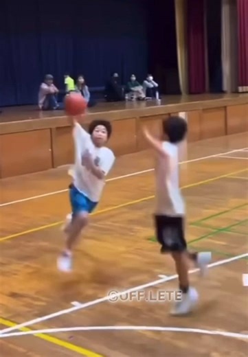 What’s your call ref? #refereepov #offlete #basketball #referee #reflife