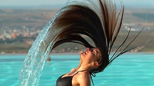 Woman Throwing Hair Back Pool: стоковое видео (без лицензионных платежей), 1008125818 | Shutterstock