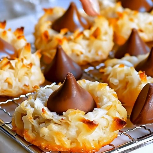Coconut Macaroon Blossoms Ingredients: 1. 14 oz sweetened condensed milk 2. 2 tsp vanilla extract 3. ½ tsp almond extract The full recipe is in the FIRST (C.O.M.M.E.N.T) 👇 | I Am Happy.