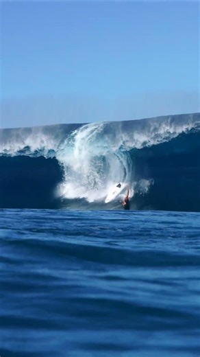 Eimeo Czermak Nasty Wipeout at Cranking Teahupo'o